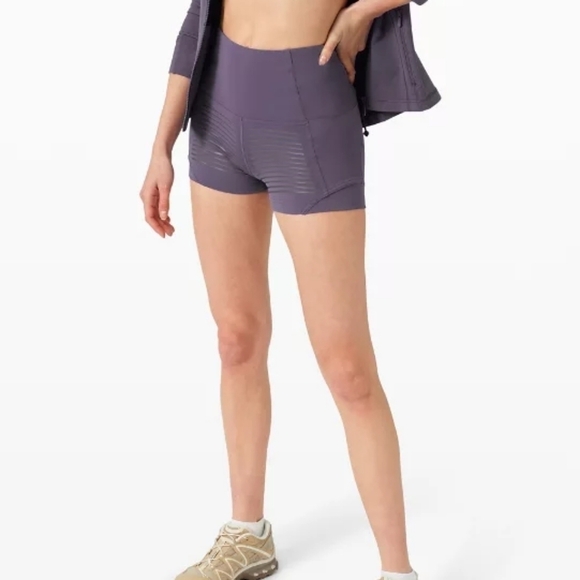 Lululemon Rogue Renegade HR shorts 2.5" Size 4 Purple - Picture 2 of 6
